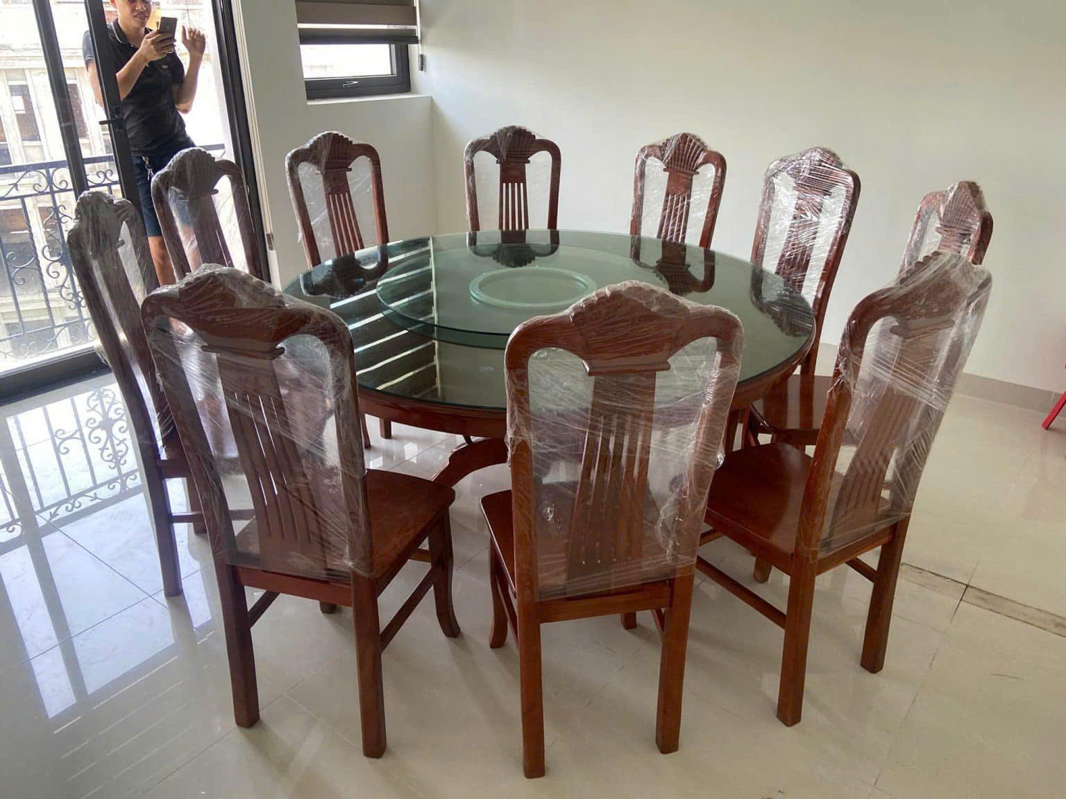 Bàn ăn tròn 10 ghế gỗ xoan đào nam phi